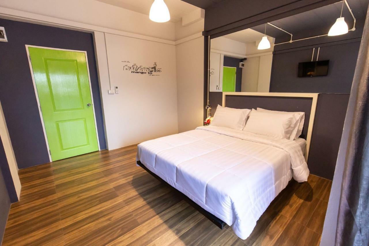 Mango 10 House Hotel Bangkok Bagian luar foto