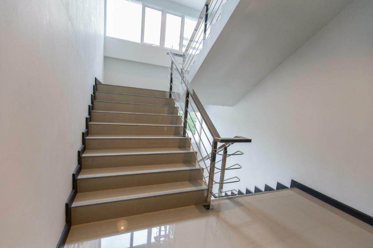 Mango 10 House Hotel Bangkok Bagian luar foto