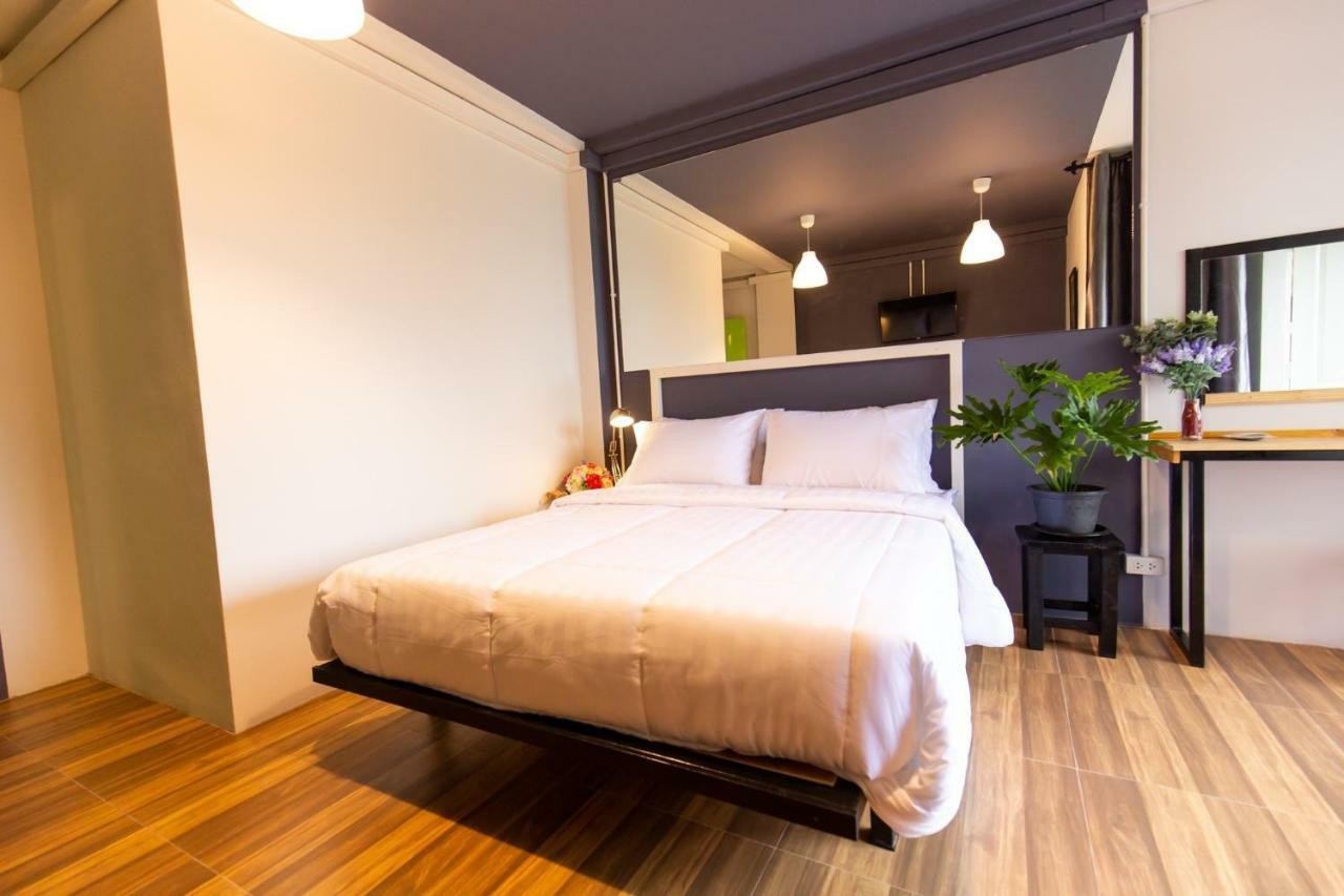 Mango 10 House Hotel Bangkok Bagian luar foto