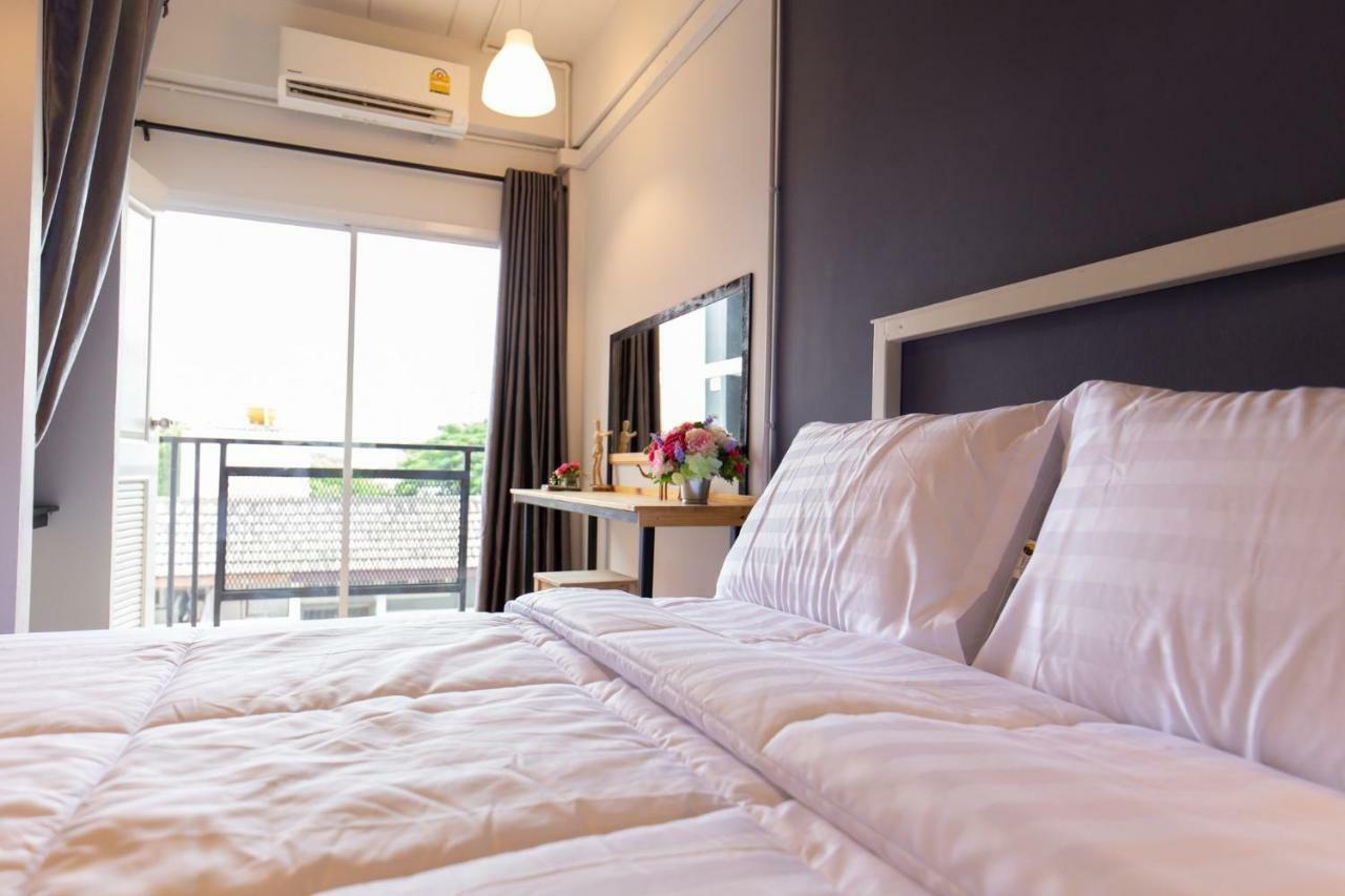 Mango 10 House Hotel Bangkok Bagian luar foto