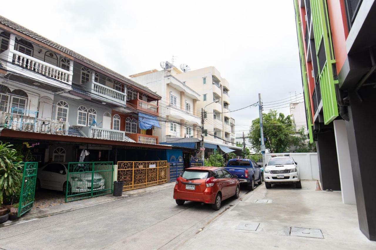 Mango 10 House Hotel Bangkok Bagian luar foto