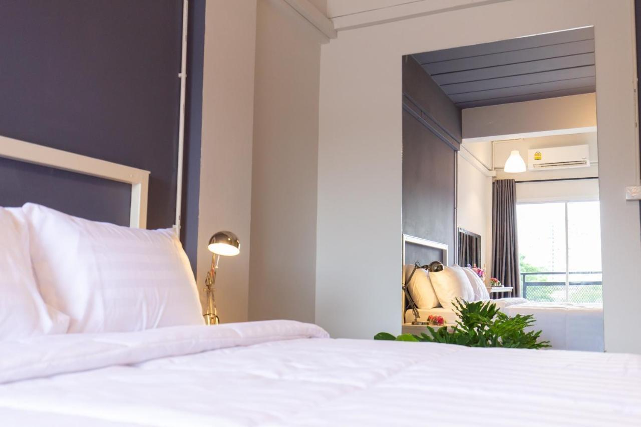 Mango 10 House Hotel Bangkok Bagian luar foto