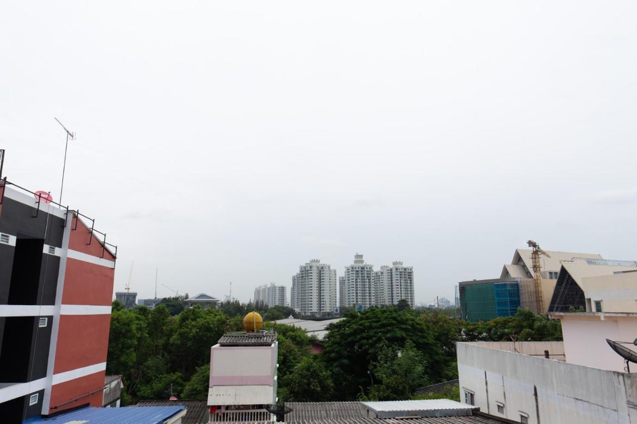 Mango 10 House Hotel Bangkok Bagian luar foto