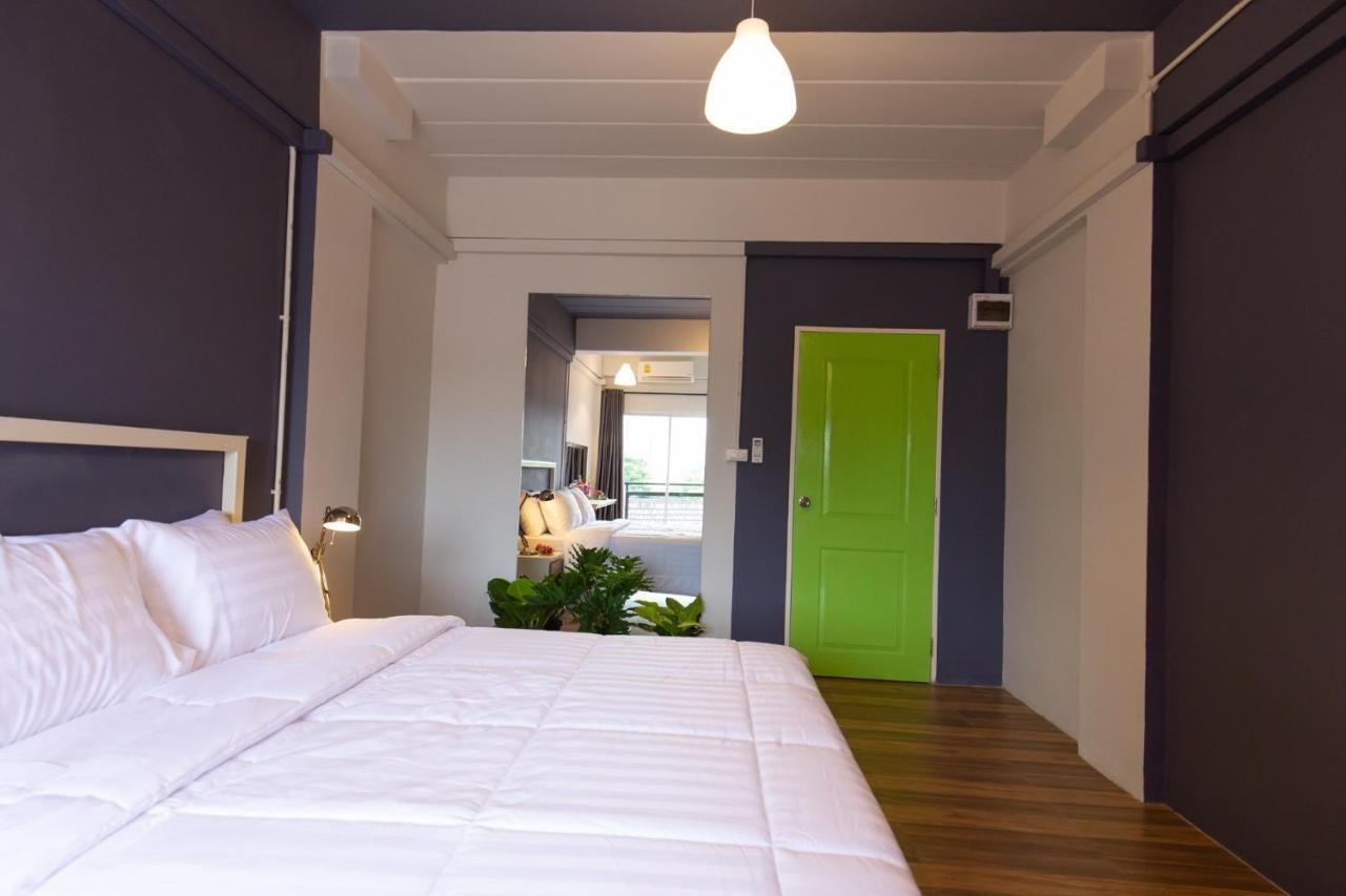 Mango 10 House Hotel Bangkok Bagian luar foto
