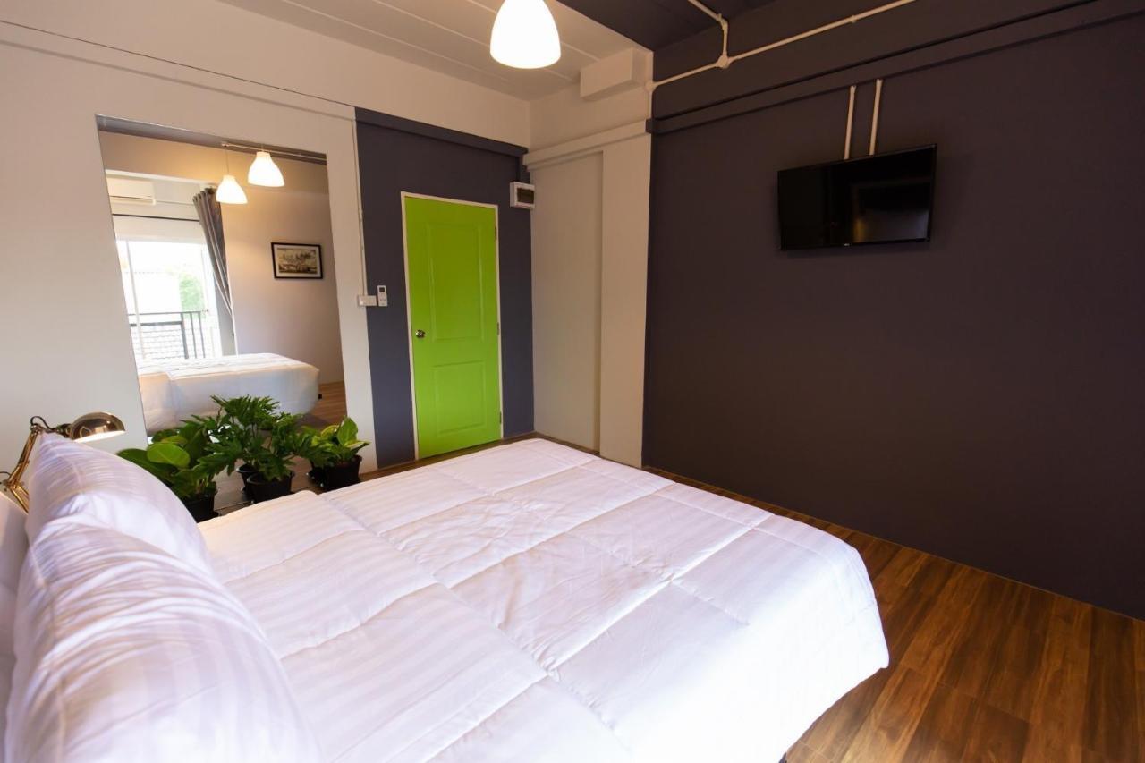 Mango 10 House Hotel Bangkok Bagian luar foto