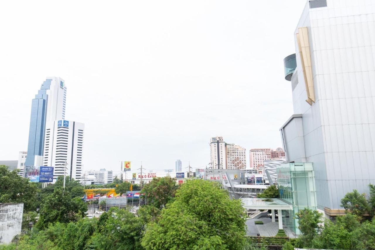 Mango 10 House Hotel Bangkok Bagian luar foto